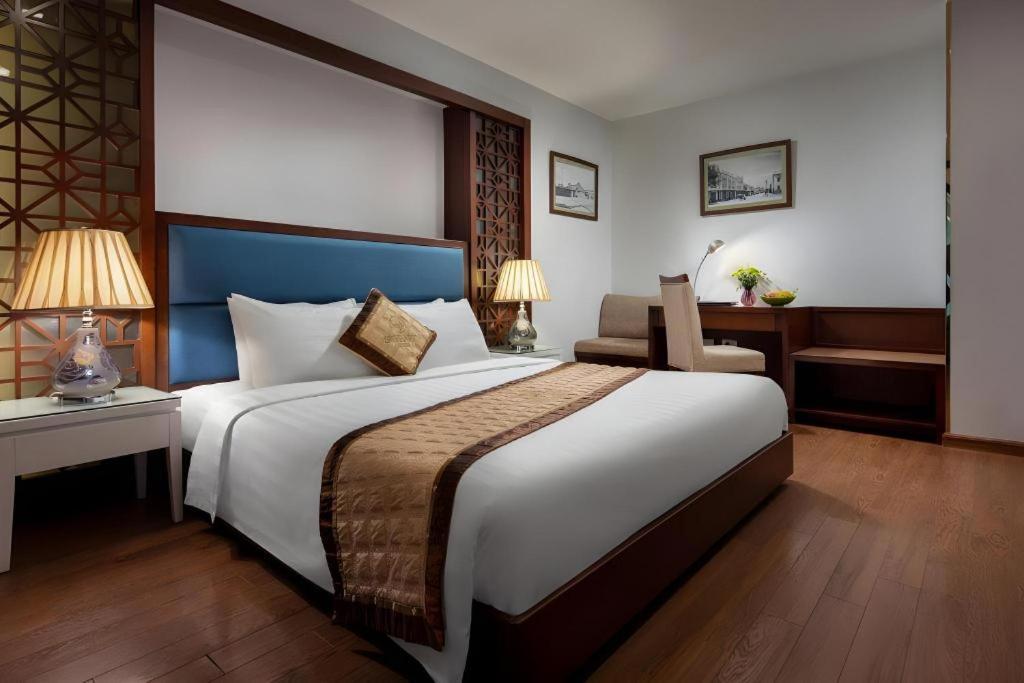 Bay Luxury -Skylark Hotel - 15 Phan Dinh Phung - Hanoi — Photos 3